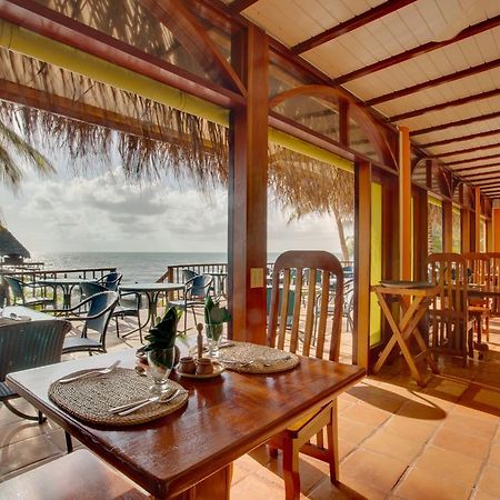 罗伯特丛林海滩度假酒店 Placencia 餐厅 照片
