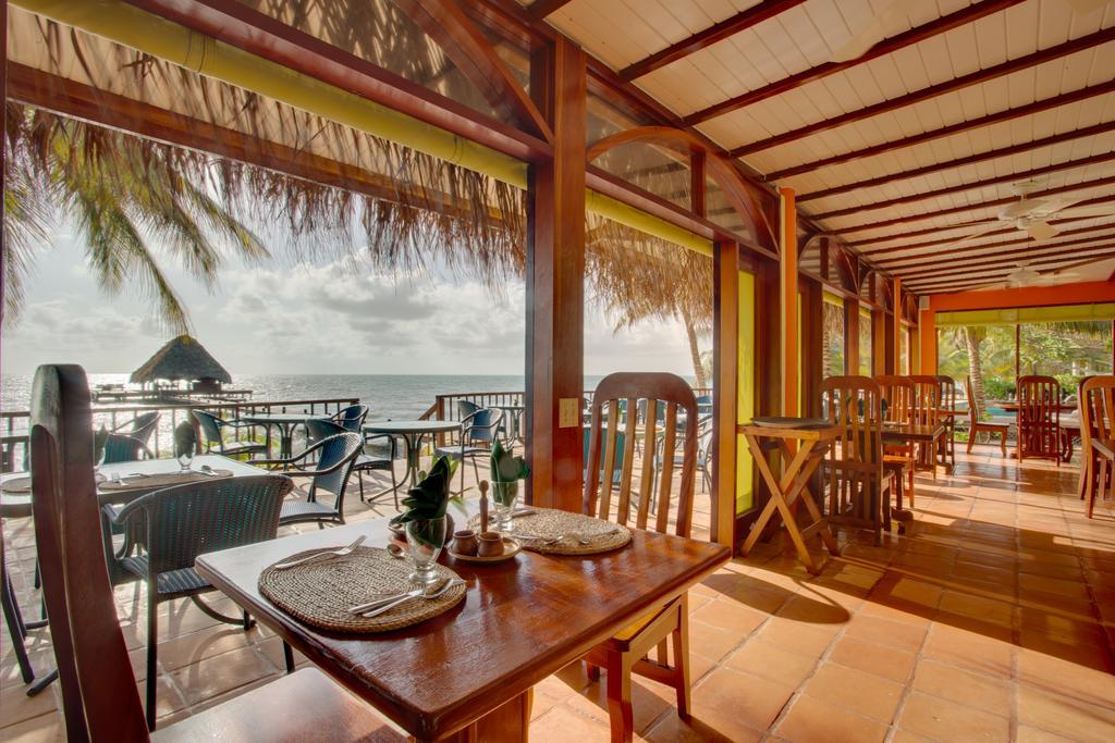 罗伯特丛林海滩度假酒店 Placencia 餐厅 照片